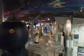 Экспозицию первого этажа музея Космонавтики